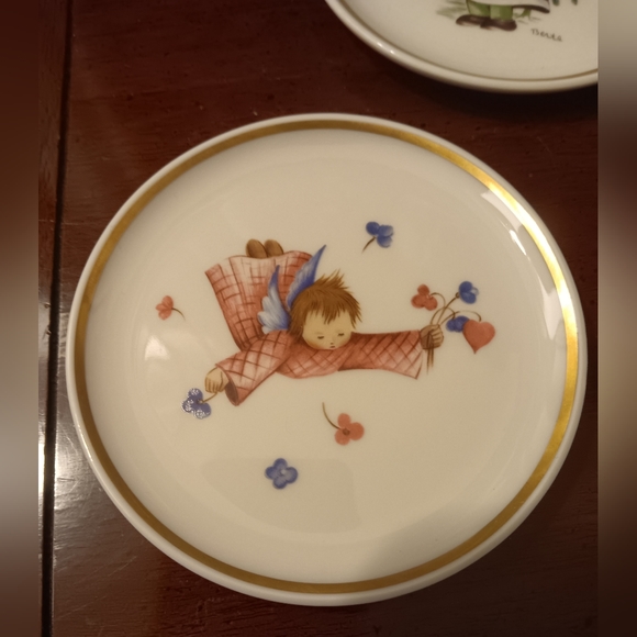 Lot of 2, 1978 Berta Hummel Museum Miniature Plate Collection 4" - Picture 4 of 6